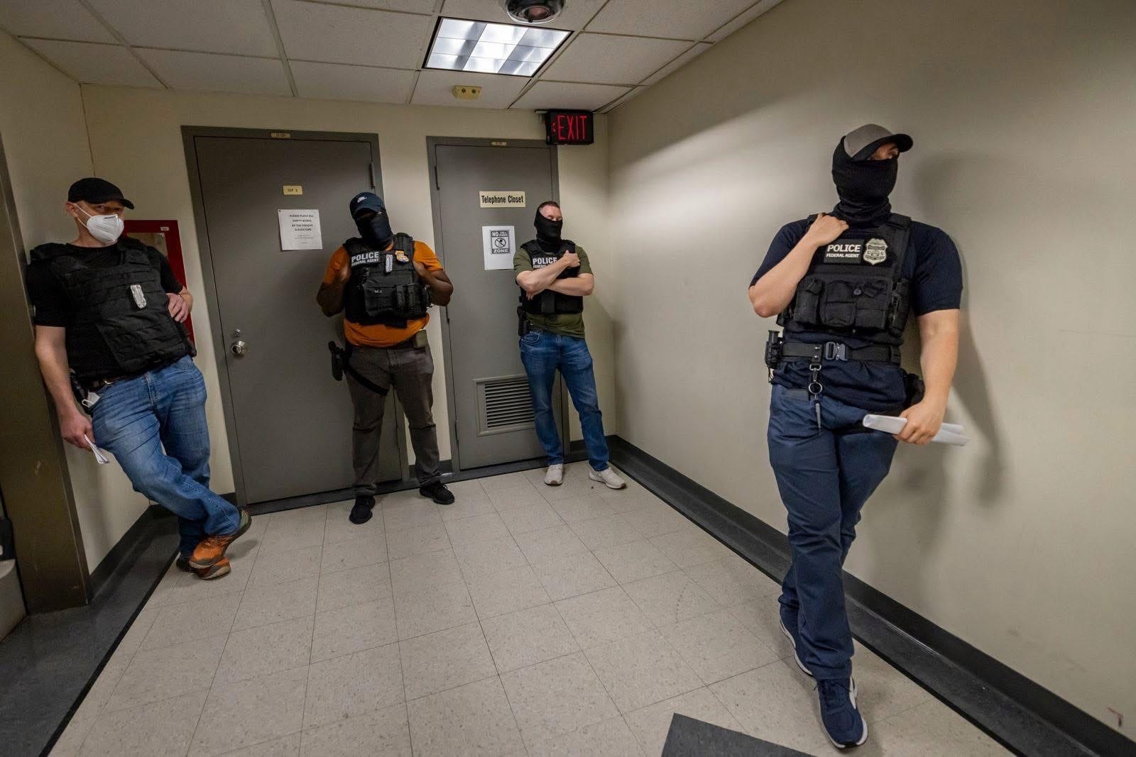 Una madre es detenida por ICE tras audiencia judicial en Los Ángeles