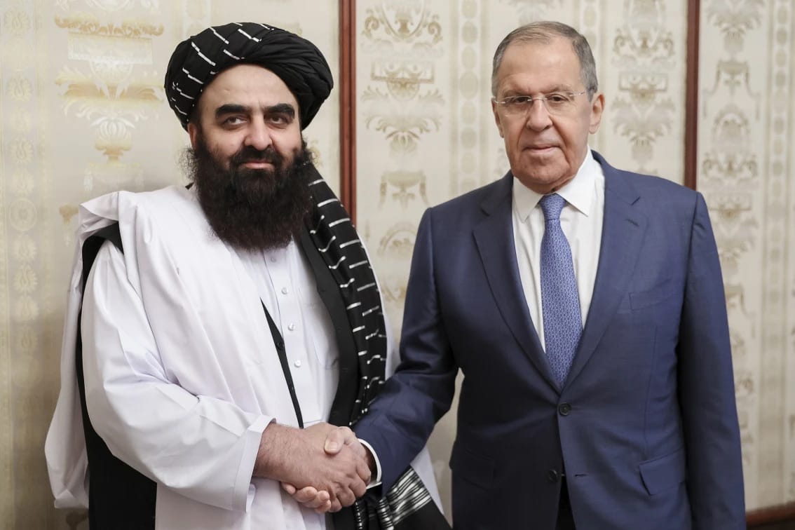 Rusia se convierte en el primer país en reconocer el gobierno talibán en Afganistán
