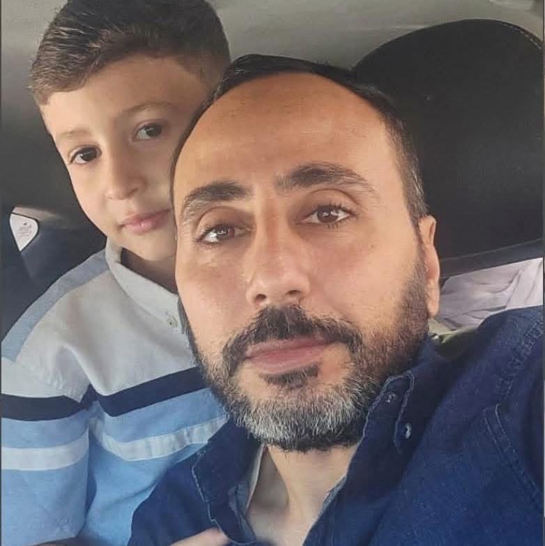 La historia del periodista Yousef Sharaf de Gaza; lo perdió todo en la guerra