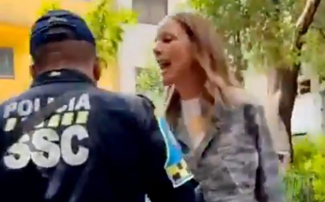 Senadora propuso quitar residencia y VISA a extranjeros que insulten o discriminen en México