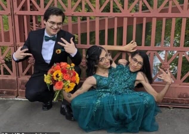 Carmen Andrade, una de las gemelas unidas, se casa con su viejo novio en una emotiva ceremonia de boda