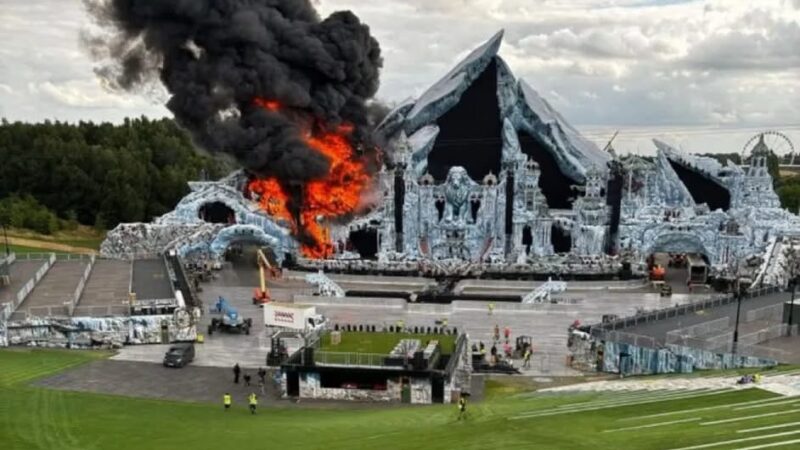 Se incendia uno de los escenarios de Tomorrowland 2025 tras falla con fuegos artificiales