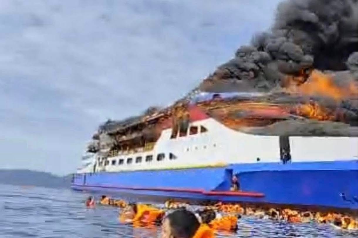 Al menos cinco muertos y tres heridos tras el incendio del barco ‘KM Barcelona’ en Indonesia