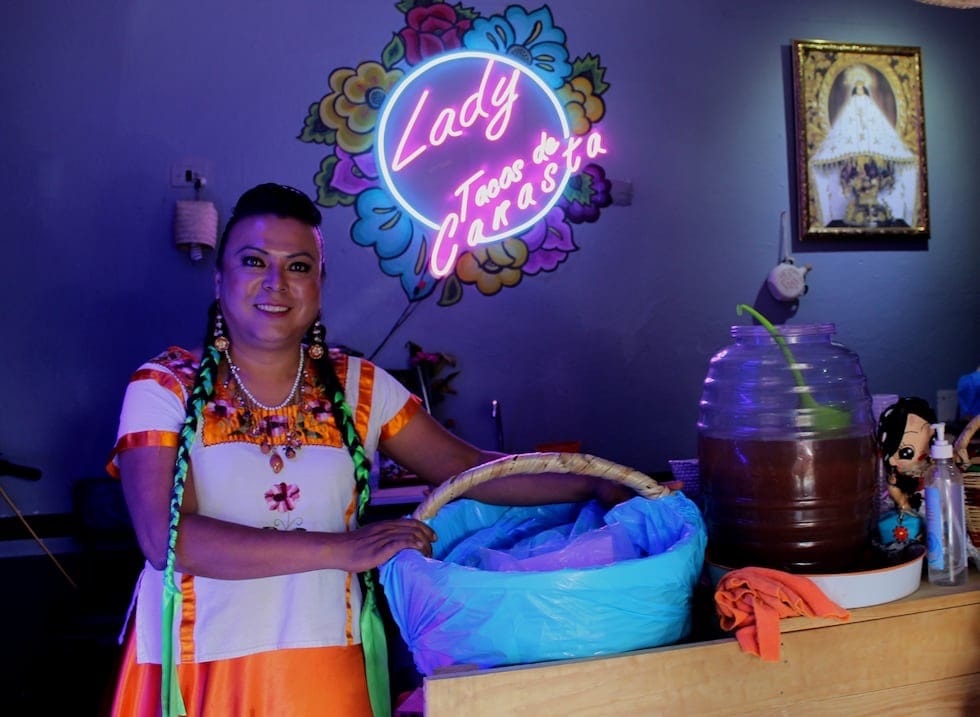 Lady Tacos de Canasta; la vendedora ambulante mexicana que desafía los roles de género