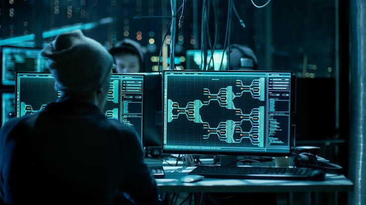 Hackean centro de adquisiciones de la CIA; Exponen programa «Digital Hammer»