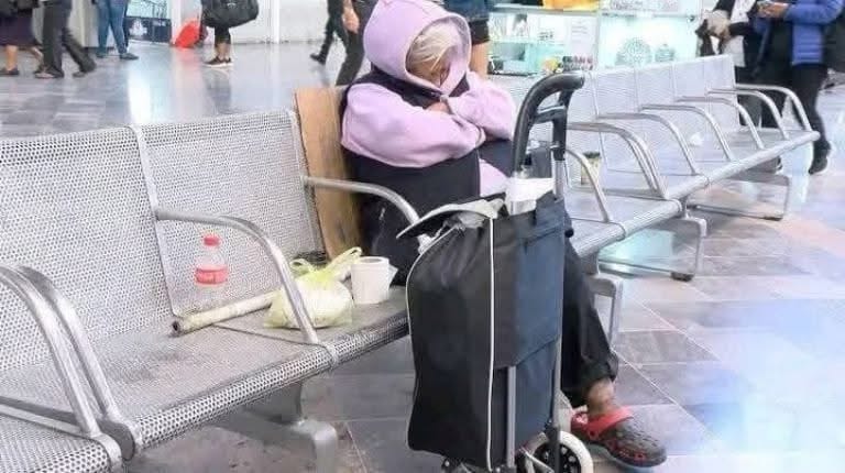 Muere Doña Mari, abuelita que esperó durante tres años a sus hijos en Central Camionera