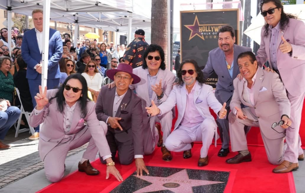Los Bukis reciben su estrella en el Paseo de la Fama y la dedican a los migrantes