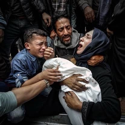 Ataques israelíes matan decenas en Gaza; muchos mientras esperaban ayuda y comida