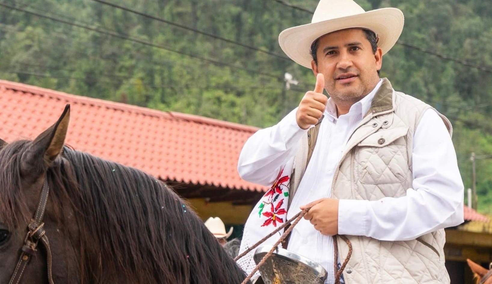 Alcalde de Uruapan declara: «No estoy para negociar con criminales, voy a defender a mi pueblo»