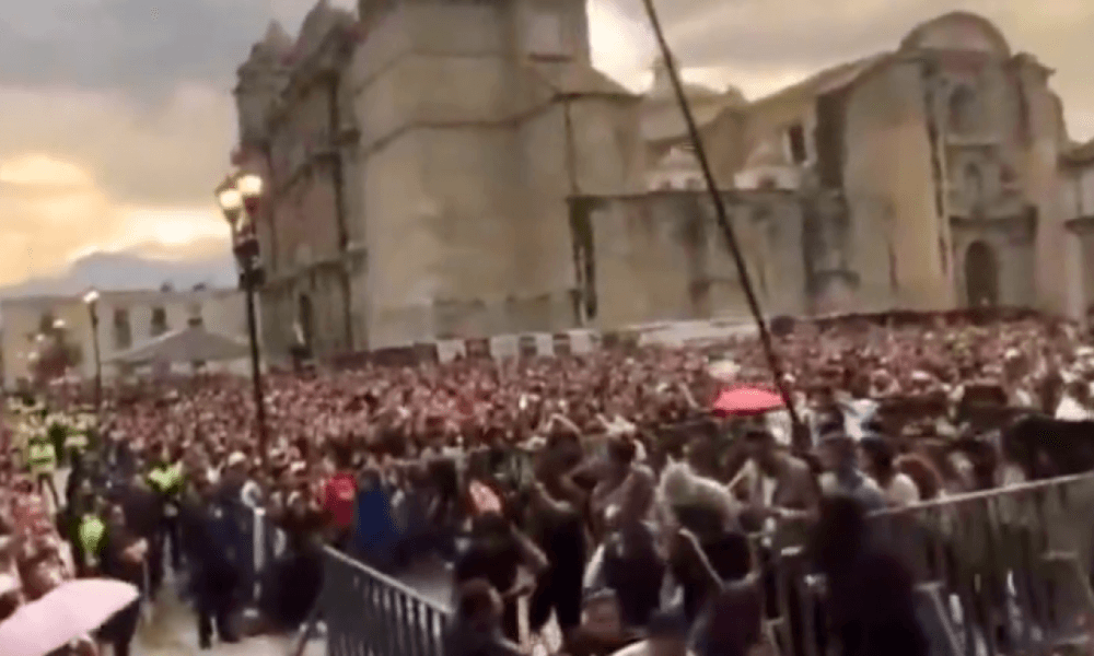 El pueblo manda y corre a funcionarios de Morena de zona VIP en concierto gratuito de Siddhartha