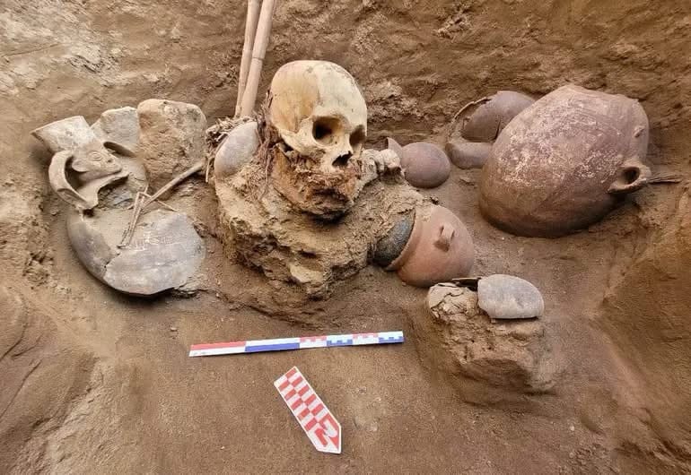 Arqueólogos encuentran restos de hombre de mil años en Lima; podría ser un cementerio prehispánico