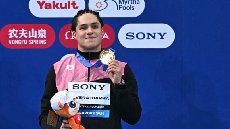 ¡Oro para México! Osmar Olvera vence a los chinos y sube a lo más alto del podio en Singapur