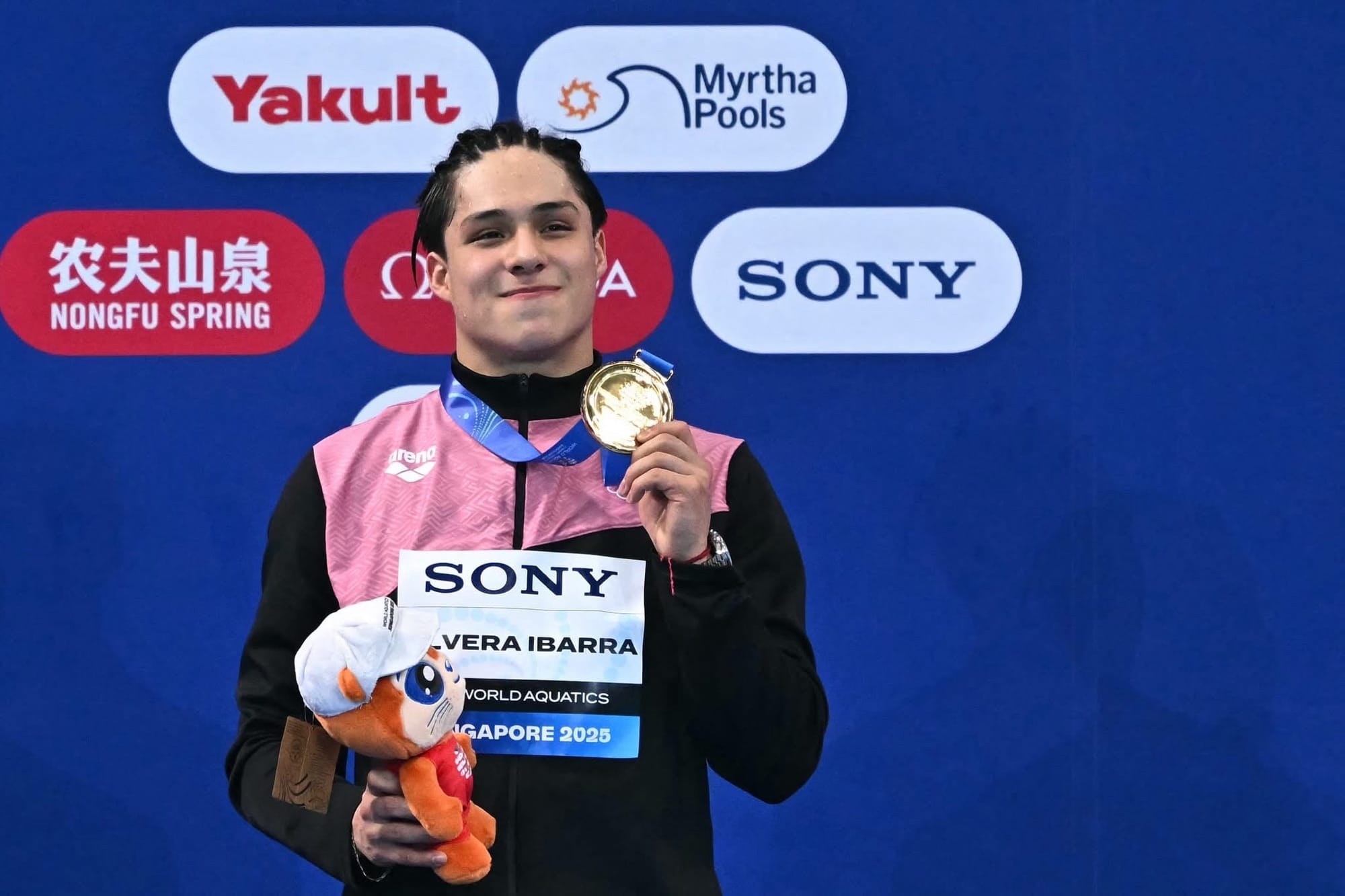 ¡Oro para México! Osmar Olvera vence a los chinos y sube a lo más alto del podio en Singapur