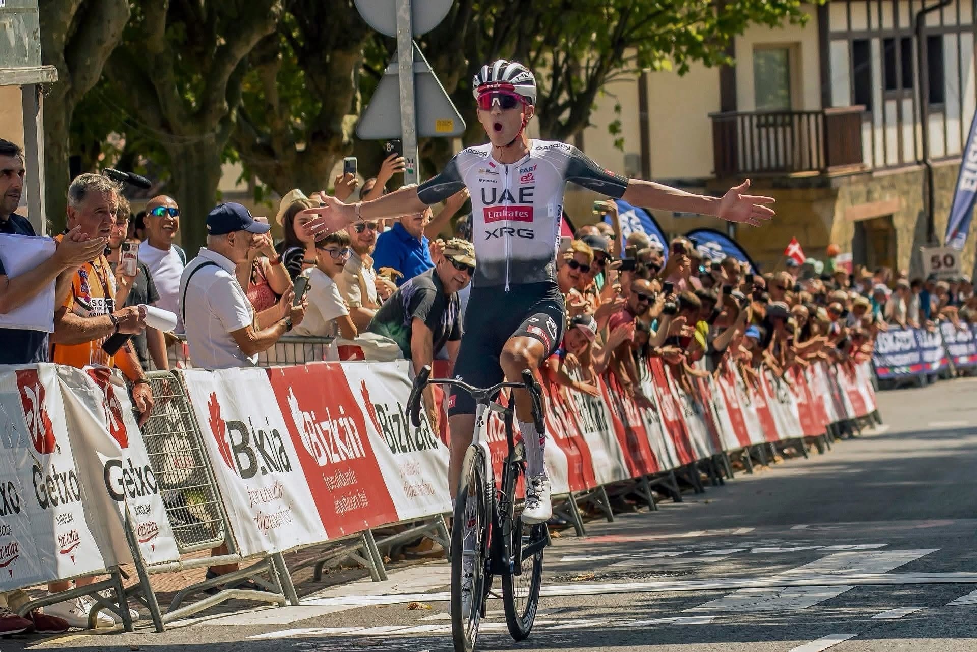 Isaac del Toro triunfa en el 80 Circuito de Getxo-Memorial Hermanos Otxoa