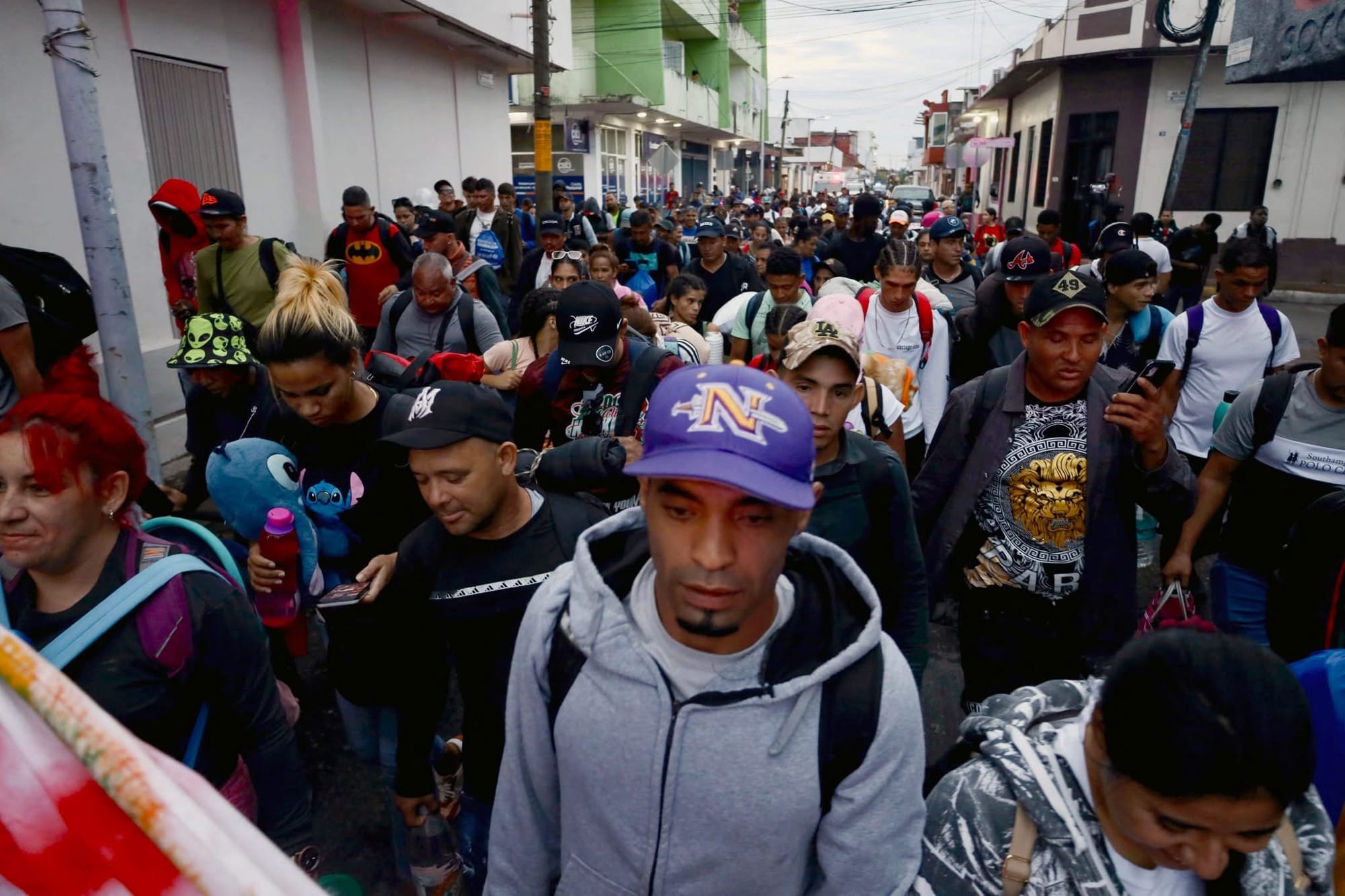 Caravana de migrantes sale desde el sur de México, su destino ya no es Estados Unidos
