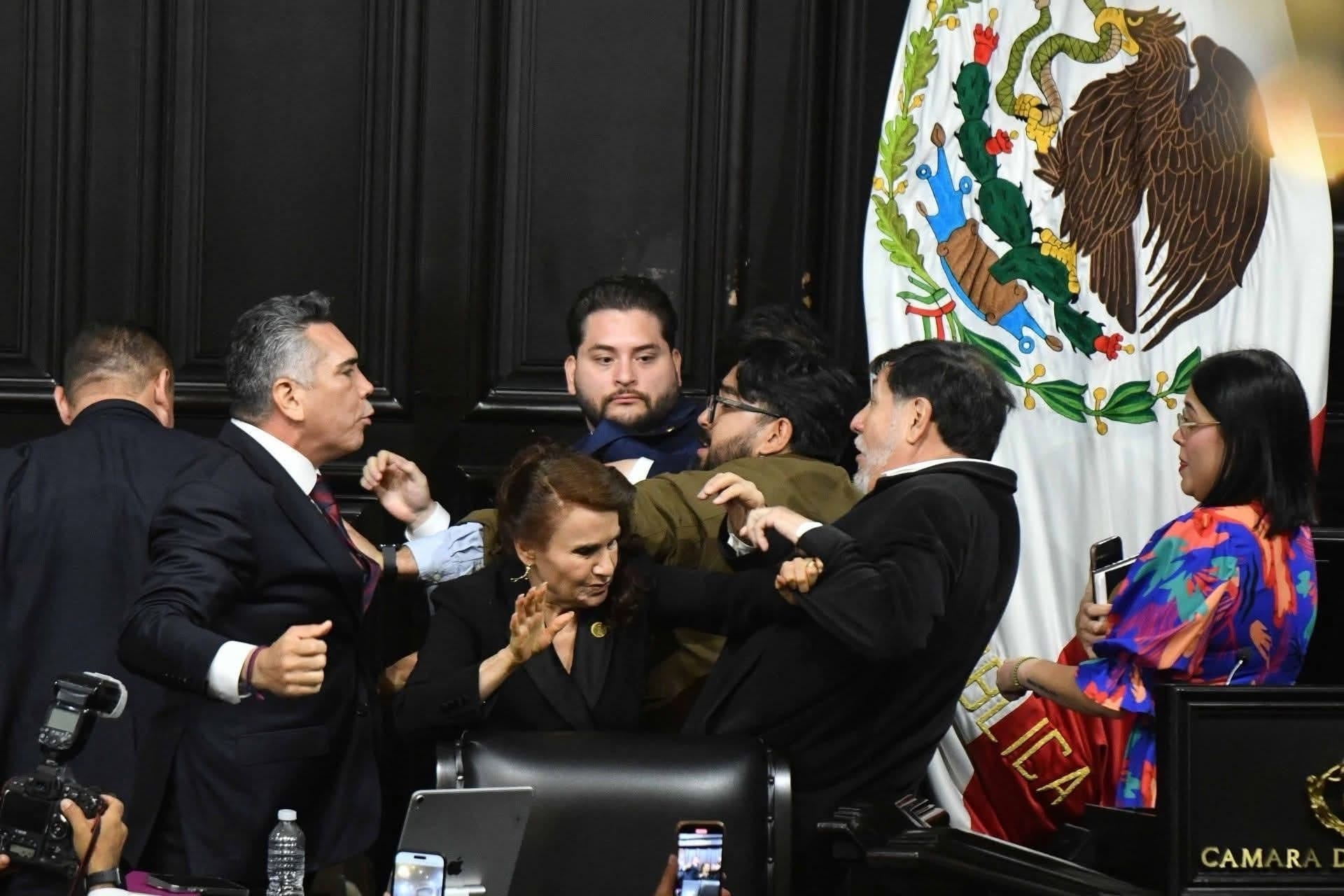 Noroña denunciará penalmente a Alito Moreno por l£siones; citan a sesión urgente en el Senado