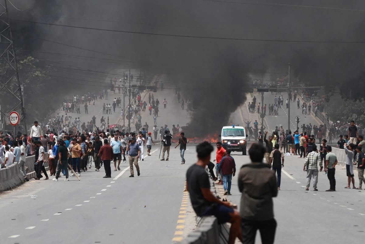 Nepal en caos por manifestaciones de jóvenes: suman más de 25 muertos y más de 400 heridos