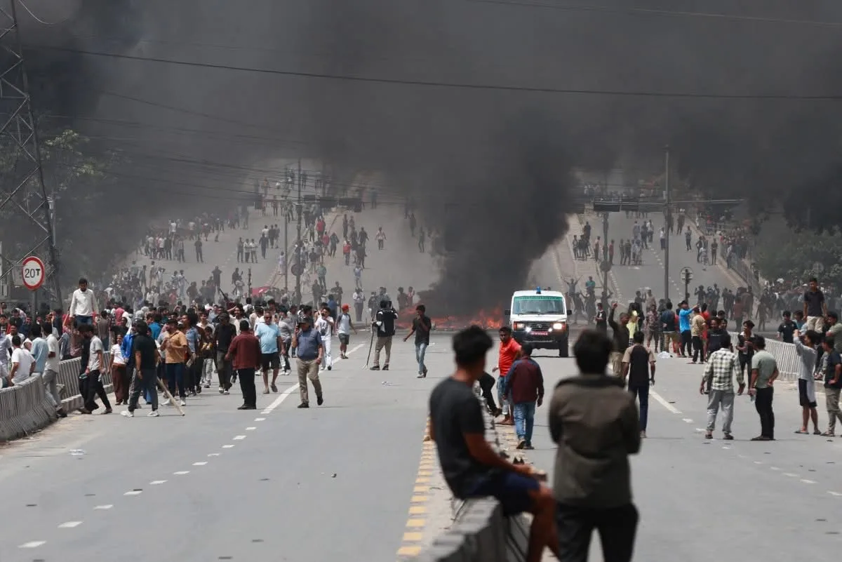 Nepal en caos por manifestaciones de jóvenes: suman más de 25 muertos y más de 400 heridos