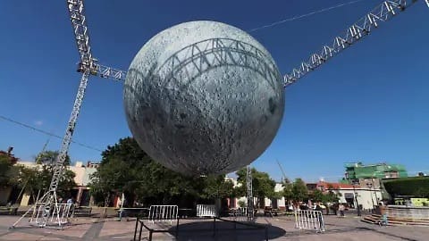 Réplica exacta de la Luna llega a Querétaro