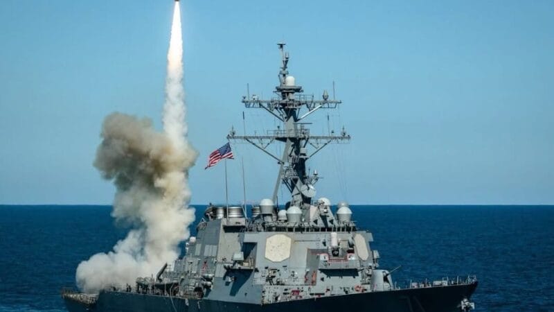 Tensión EEUU – Venezuela: Trump está dirigiendo un despliegue militar y de inteligencia para derrocar a Nicolás Maduro