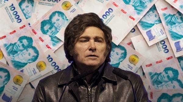‘Peso argentino está sobrevaluado 20% y es frágil’: Alertan que plan económico de Milei ‘se desmorona’