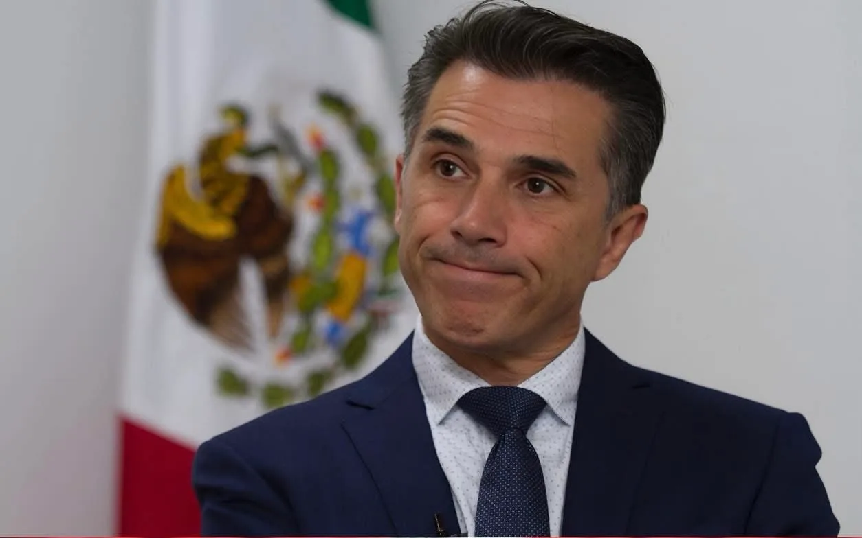 Comisión de Morena suspende derechos partidistas de Sergio Mayer.