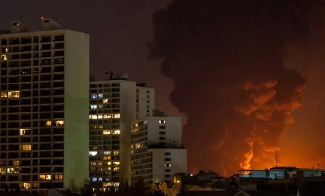 Aumentan los ataques entre EEUU e Israel mientras arden depósitos de combustible en Teherán