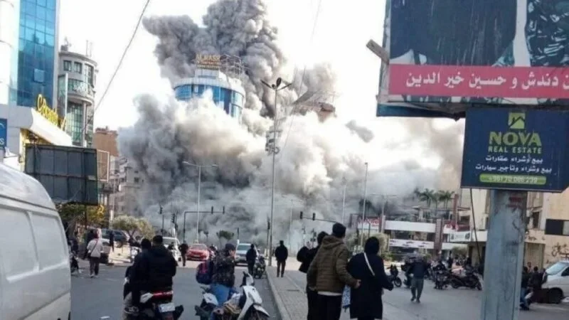 Israel se ensaña contra el Líbano: bombardeos, invasión terrestre y desplazamiento forzado