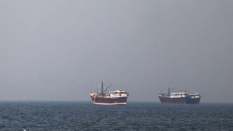 Trump dijo que la Marina de EEUU escoltará a los petroleros que quieran cruzar el Estrecho de Ormuz