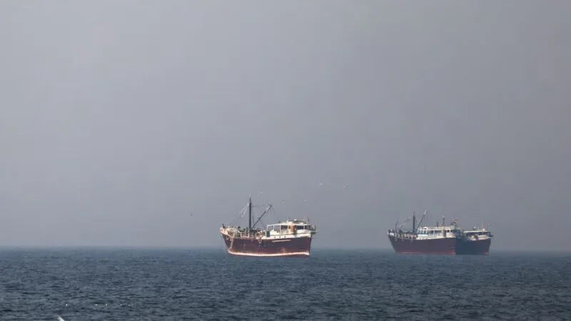 Trump dijo que la Marina de EEUU escoltará a los petroleros que quieran cruzar el Estrecho de Ormuz