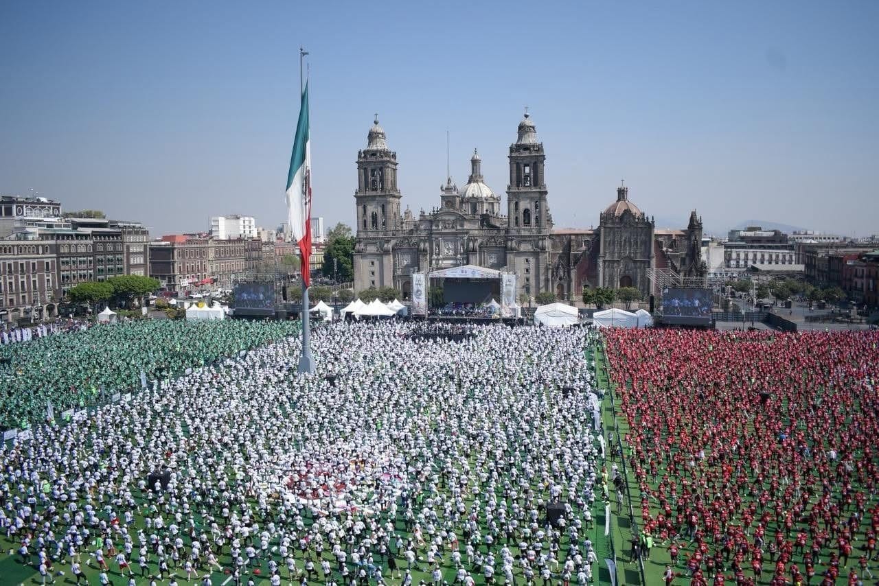 CDMX obtiene Récord Guinness por la Clase de Futbol Más Grande del Mundo