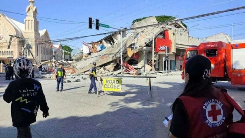 Terremoto de 7.8 en Filipinas deja casi una veintena de muertos y un centenar de heridos