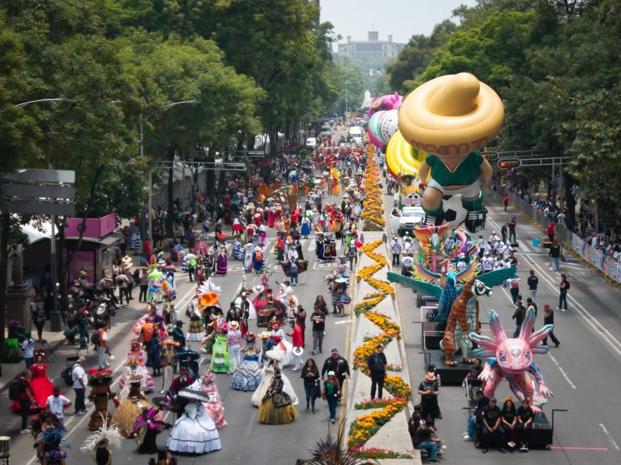 Desfile Mundialista llena de fiesta, tradición y futbol en la CDMX 