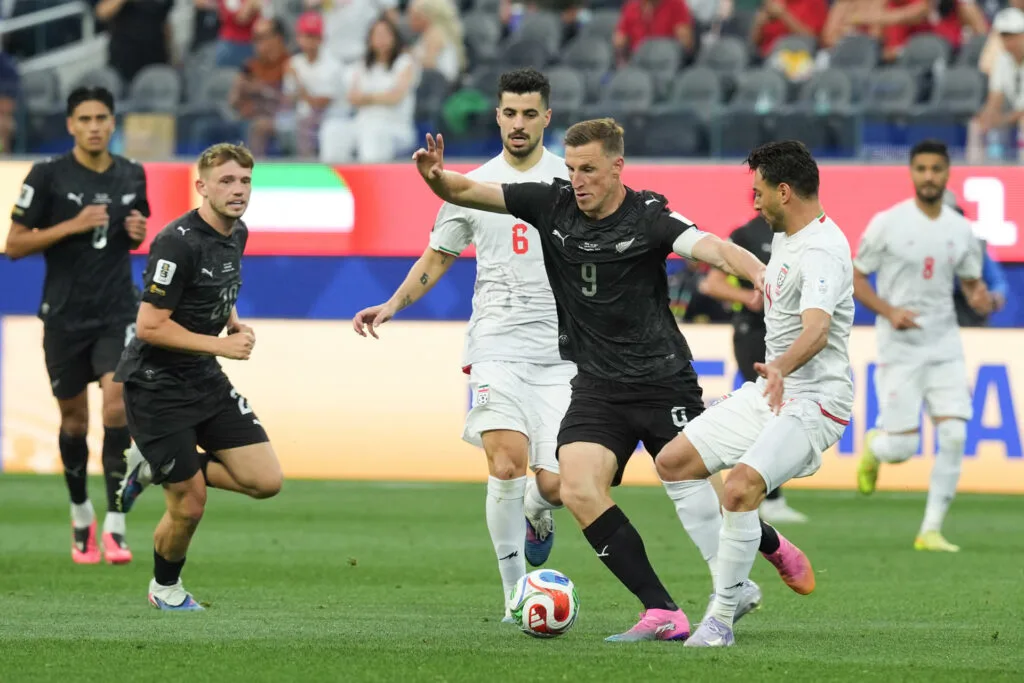 Irán y Nueva Zelanda firman un electrizante empate en su debut mundialista