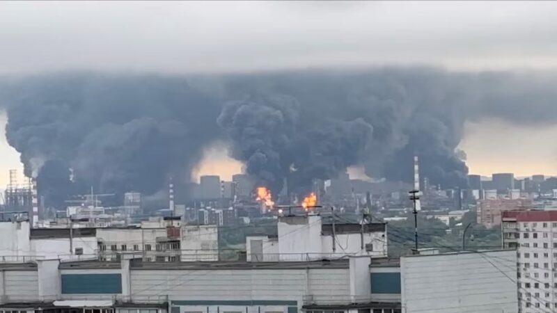 Ucrania ataca por segunda vez en una semana una refinería de petróleo clave en Moscú
